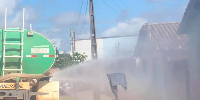 Equipes realizam sanitização nas ruas da cidade