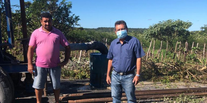 Prefeito Genival Bezerra visita mais duas obras de perfuração de poços tubulares