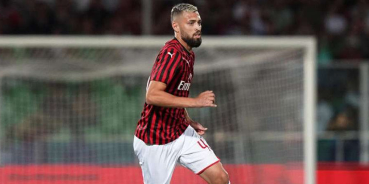Léo Duarte sofre lesão e desfalcará o Milan por até um mês