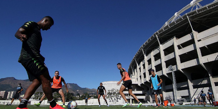 Jogadores testam positivo para covid-19 no Botafogo e no Corinthians