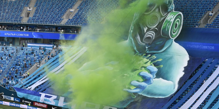 Torcida do Zenit "transforma" vírus em bola de futebol
