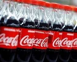 Coca-Cola suspende anúncios no Facebook e Twitter