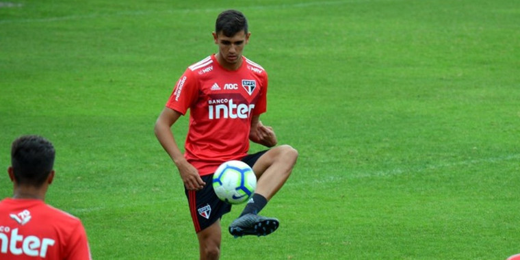 Zagueiro notifica São Paulo e pede rescisão de contrato