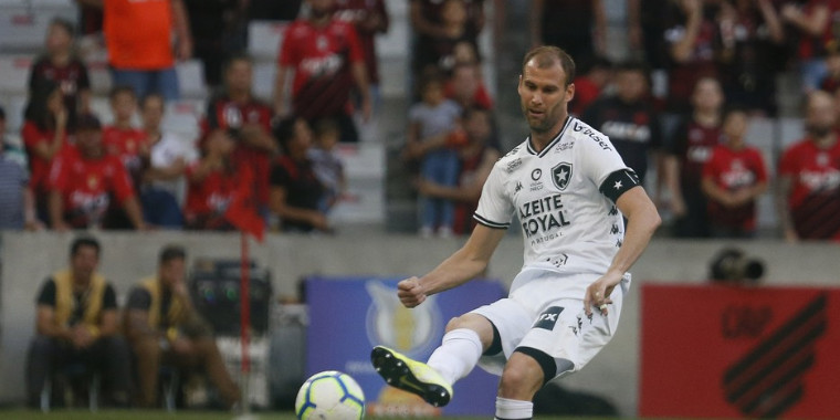 Joel Carli não faz mais parte do Botafogo