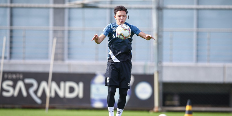 Wolfsburg faz investida em Pepê, do Grêmio