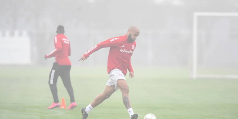 Internacional inicia semana de treinos sob forte neblina