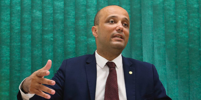 Deputados defendem major Vitor Hugo para o MEC