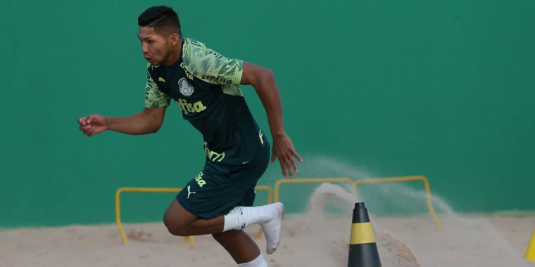 Atacante do Palmeiras é suspenso por quatro meses