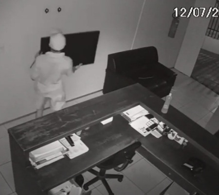 Polícia tenta identificar acusado de invadir escritório de advocacia na zona Leste de Teresina
