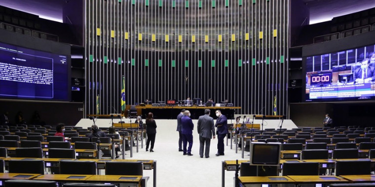 Câmara aprova PL que destina R$ 1,6 bilhão para auxílio a atletas