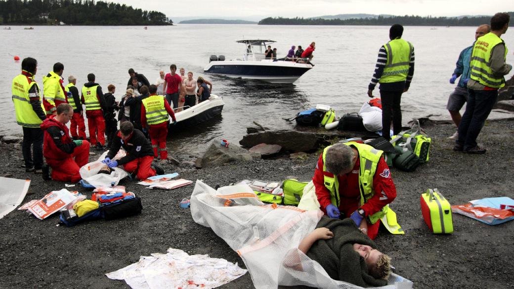 Ativista de extrema-direita ataca acampamento e mata 77 na Noruega