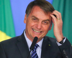 Bolsonaro faz chamada de vídeo para ministro em Floriano