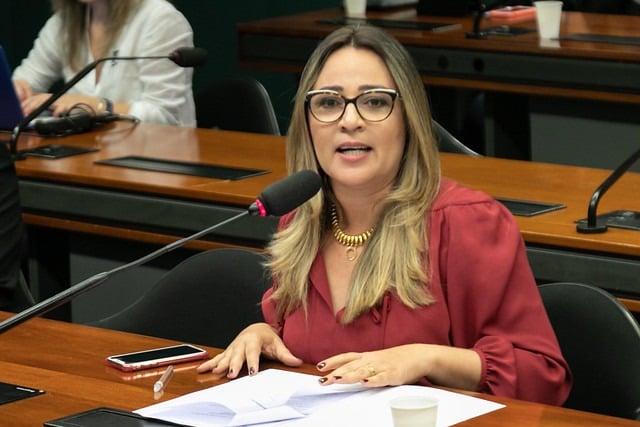 Rejane Dias diz que invasão ao seu gabinete em Brasília foi ilegal - Imagem 1