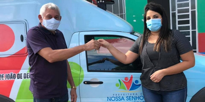 Prefeito Manoel Lázaro entrega nova ambulância e gerador de energia para o município