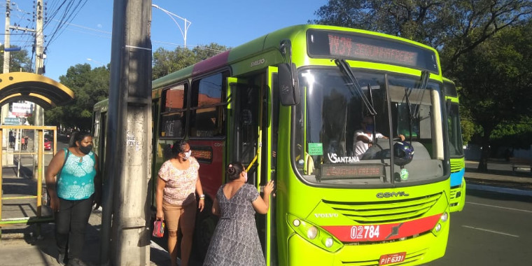 Passageiros só poderão entrar nos ônibus utilizando máscara