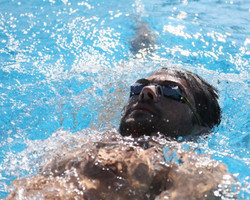 Com 14 atletas, natação brasileira volta às competições, em Portugal