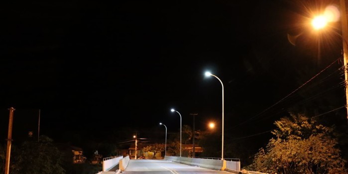 Prefeitura de Monsenhor Gil ilumina ponte de acesso ao centro do município