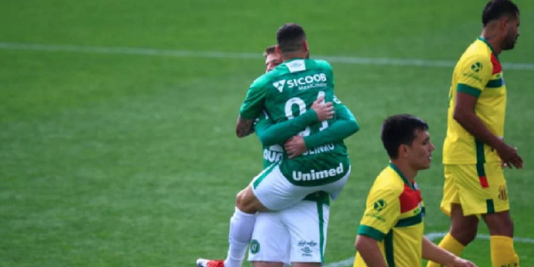 Chapecoense supera o Sampaio Corrêa e conquista 1ª vitória na Série B