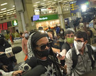 Ronaldinho Gaúcho e irmão chegam ao Rio após prisão no Paraguai 