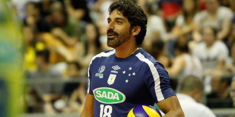 Filipe Ferraz celebra 10 anos no voleibol do Cruzeiro
