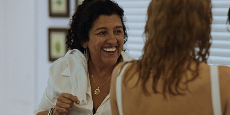 Protagonizado por Regina Casé, Três Verões estreia em 3 de setembro