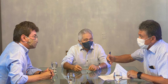 Elmano assina convênio para 1ª estrada asfaltada no interior do Piauí