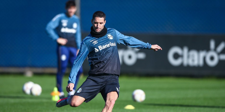 Thiago Neves engatilha acerto com o Sport