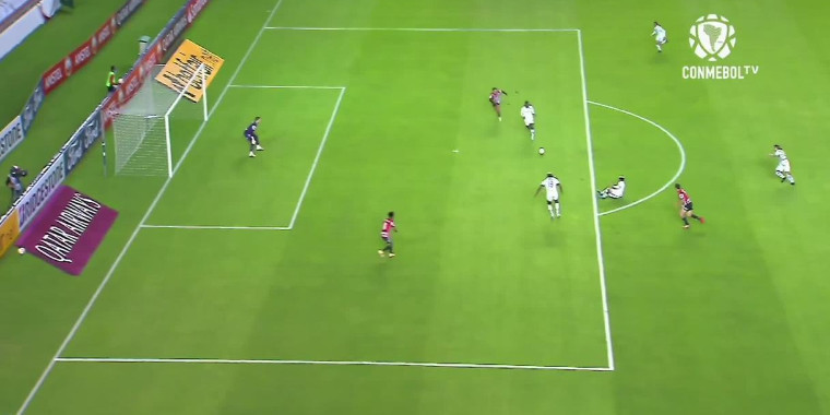 Cicinho critica São Paulo após derrota