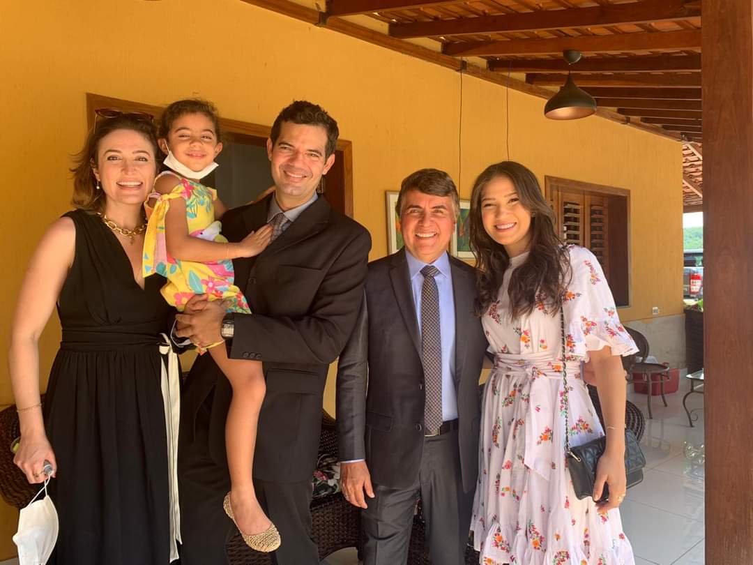 Dona Gilda Carvalho enfaixa seu filho João Luiz, reeleito prefeito de Monsenhor Gil - Imagem 20