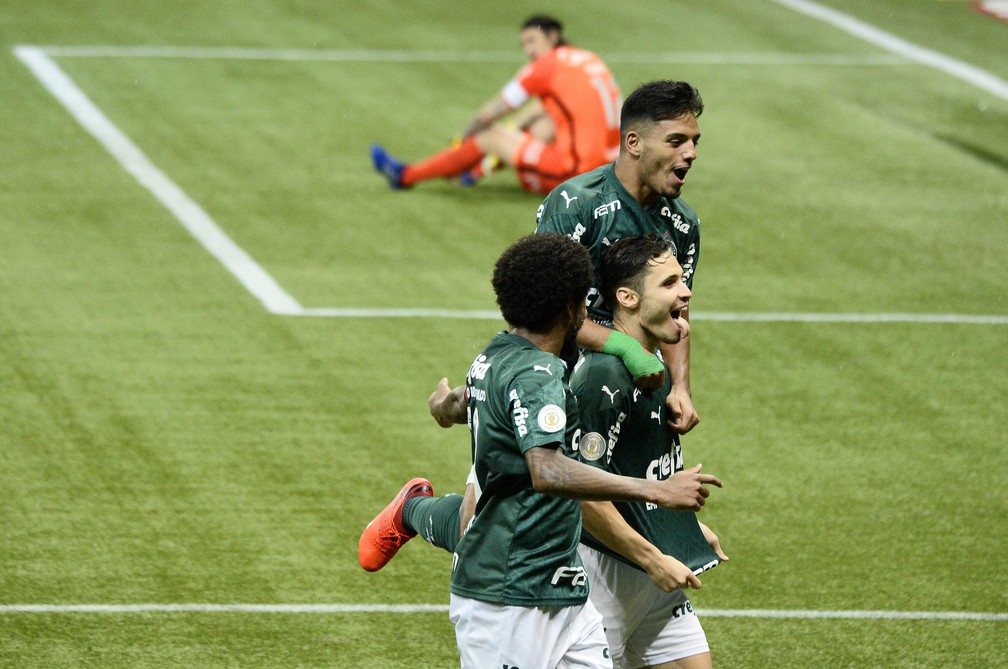 Massacre Palmeiras Domina Derbi E Goleia O Corinthians Por 4 A 0 Meionorte Com