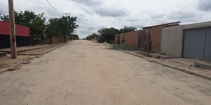 Município atende moradores da Avenida Pedro Ivo com calçamento