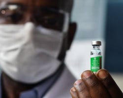 Teresina recebe 9 mil doses da vacina de Oxford e define público-alvo