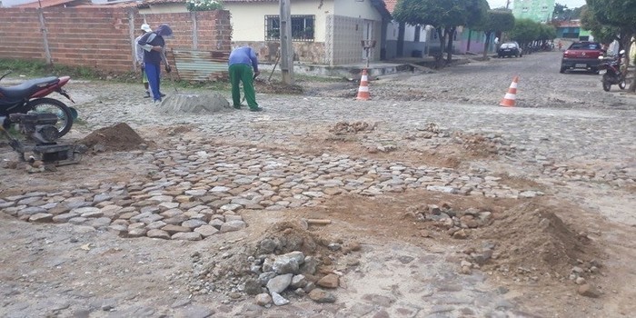 Município realiza serviço de tampa buracos em toda cidade