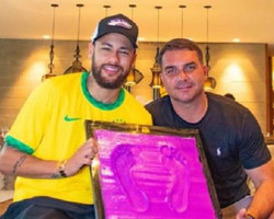 Neymar bloqueia Instagram após críticas com foto de Flávio Bolsonaro