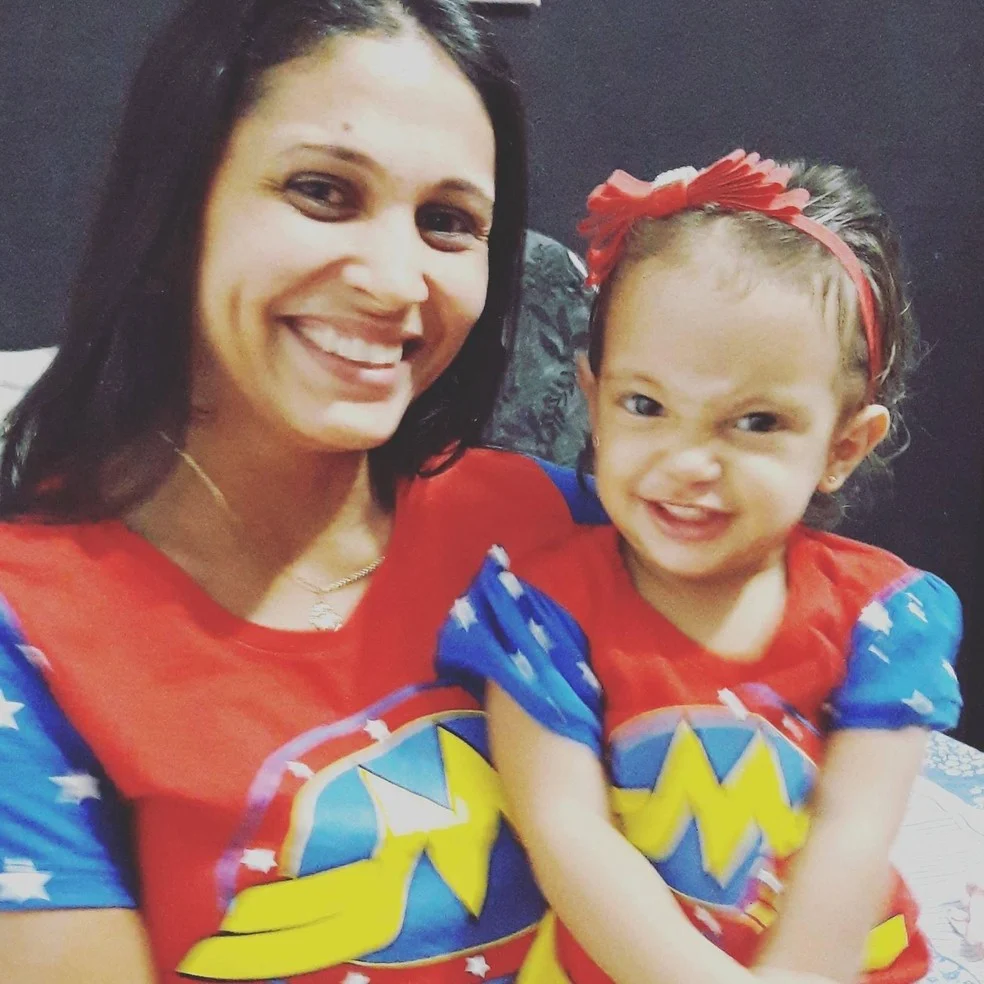 Corpos de mãe e filha são enterrados após acidente de barco no Sul do Piauí (Foto: Redes Sociais)