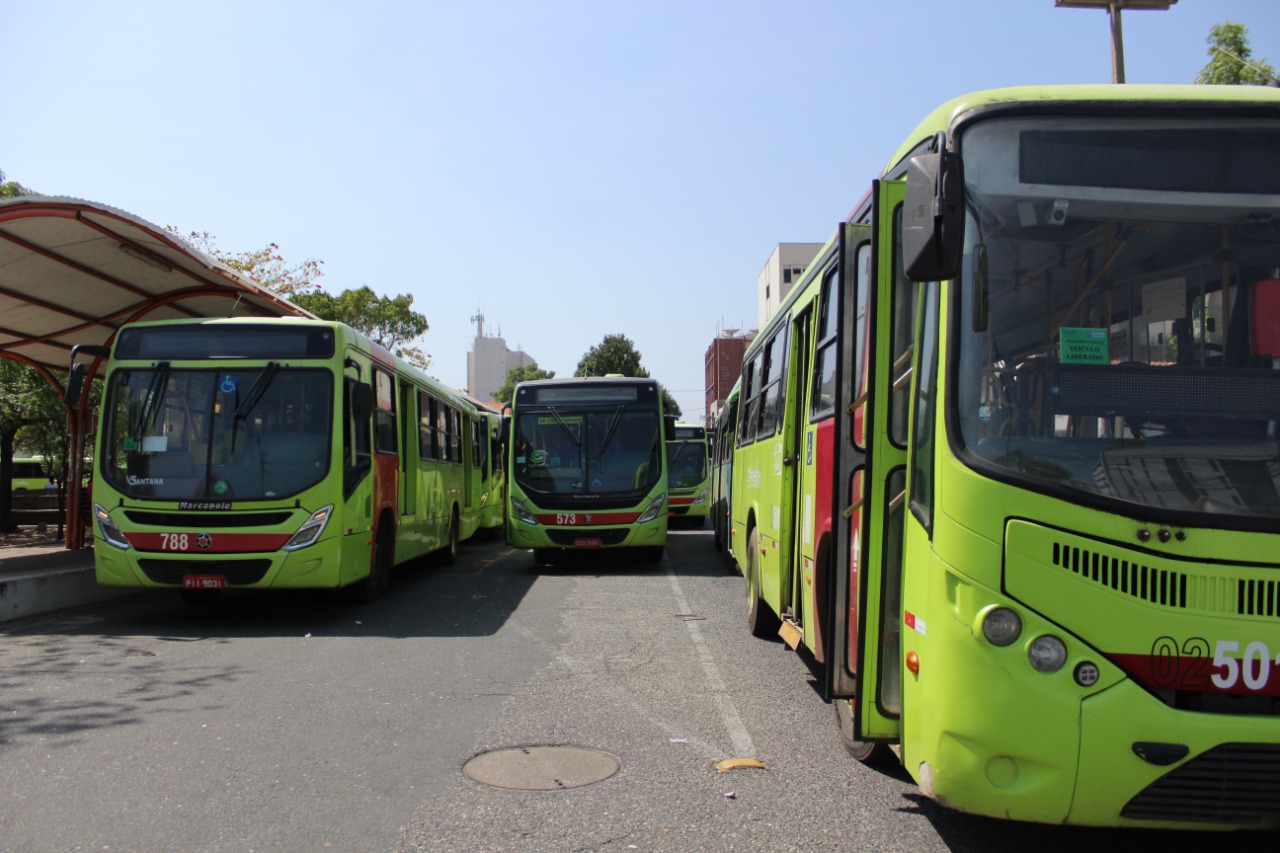 Movimento acontece no mesmo dia onde os motorista de ônibus coletivo decidiram paralisar as atividades (Foto: Portal MN)