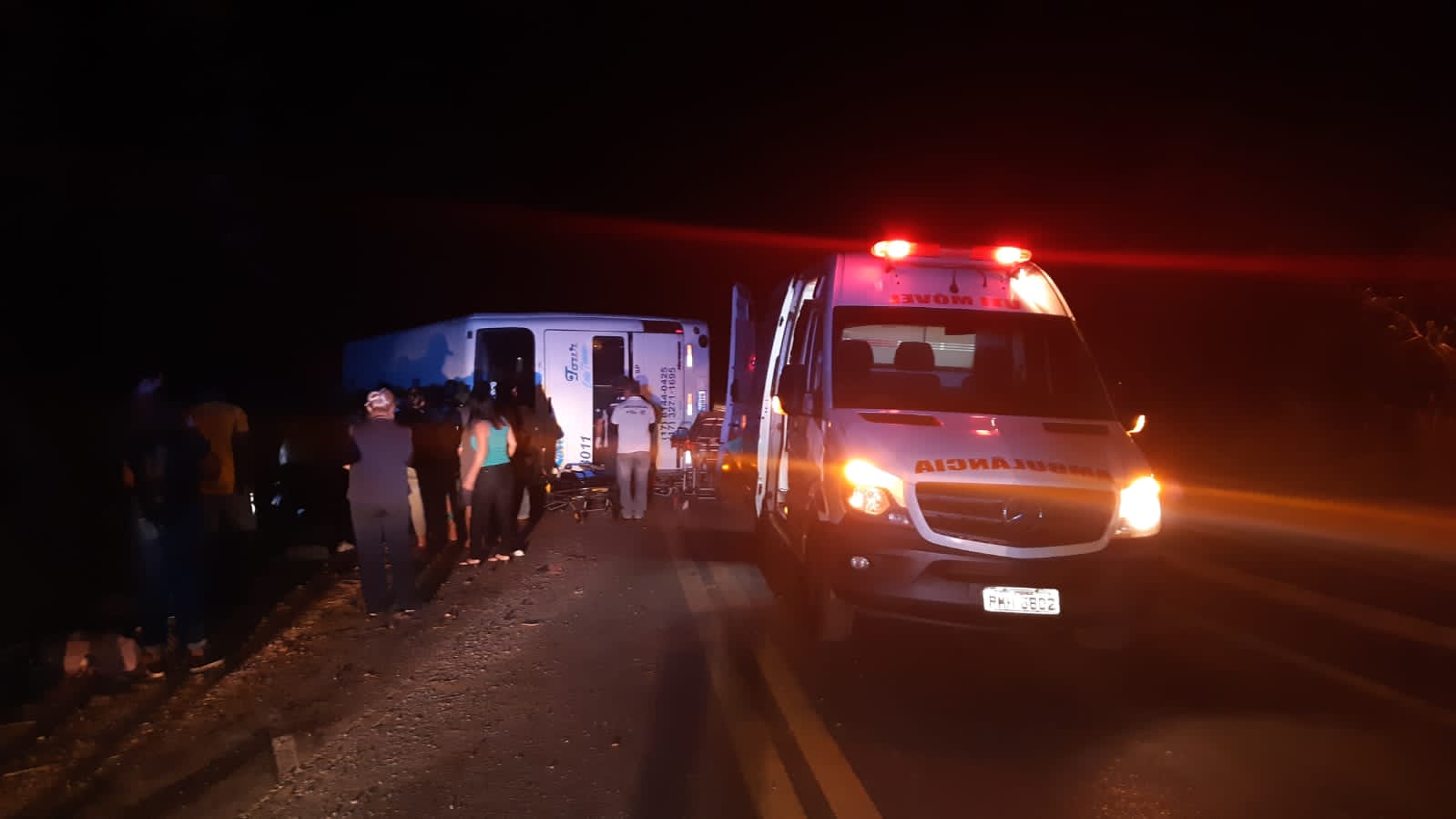 Acidente deixou quatro mortos e mais de 30 pessoas feridas (Foto: Divulgação/ PRF)