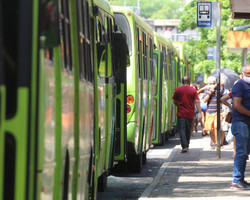 Paralisações de ônibus devem continuar na próxima semana, diz Sintetro