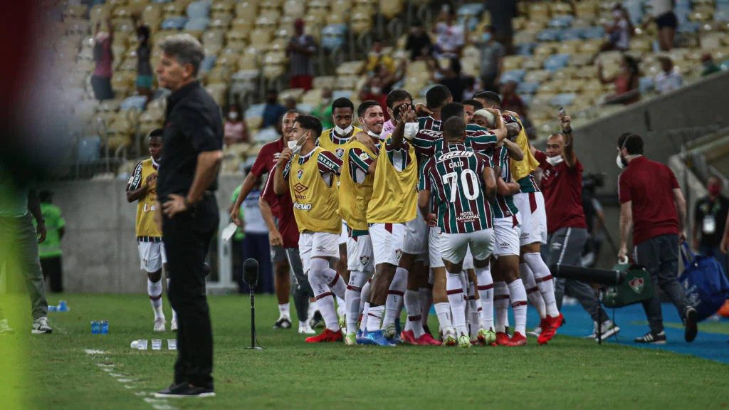 Fluminense vence o  Flamengo por 3 a 1 em clássico no Maracanã e cola no G6