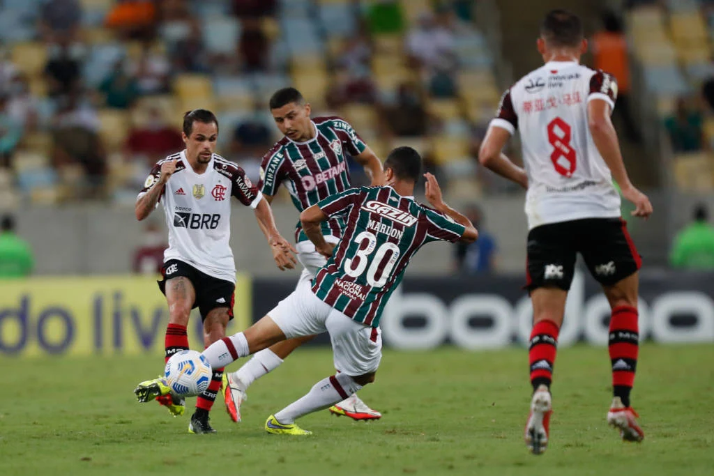 Fluminense vence o  Flamengo por 3 a 1 em clássico no Maracanã e cola no G6