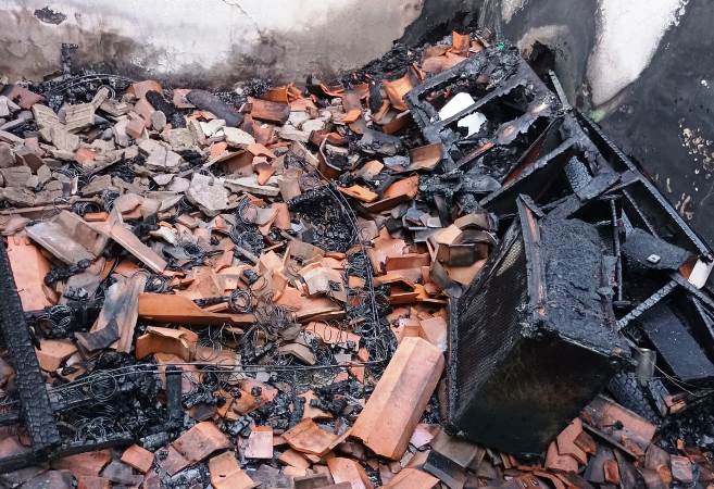 Incêndio deixou casa destruída | FOTO:  Portal de Campo Maior