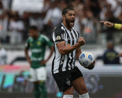 Atlético-MG vira sobre Cuiabá, dispara na ponta e fica mais perto do título