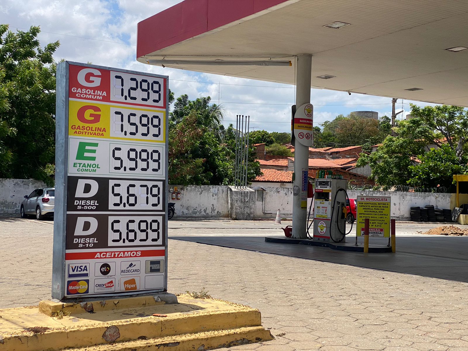 PROCON fiscaliza postos que aumentaram os preços pouco depois do aumento nas refinarias - Foto: Raíssa Morais/JMN