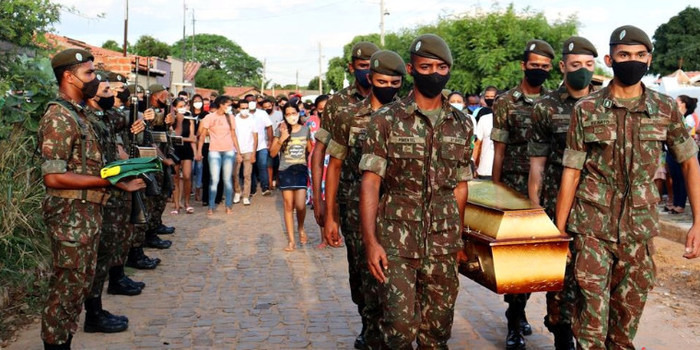 Comoção marca o sepultamento do soldado do Exército Danilo Pereira