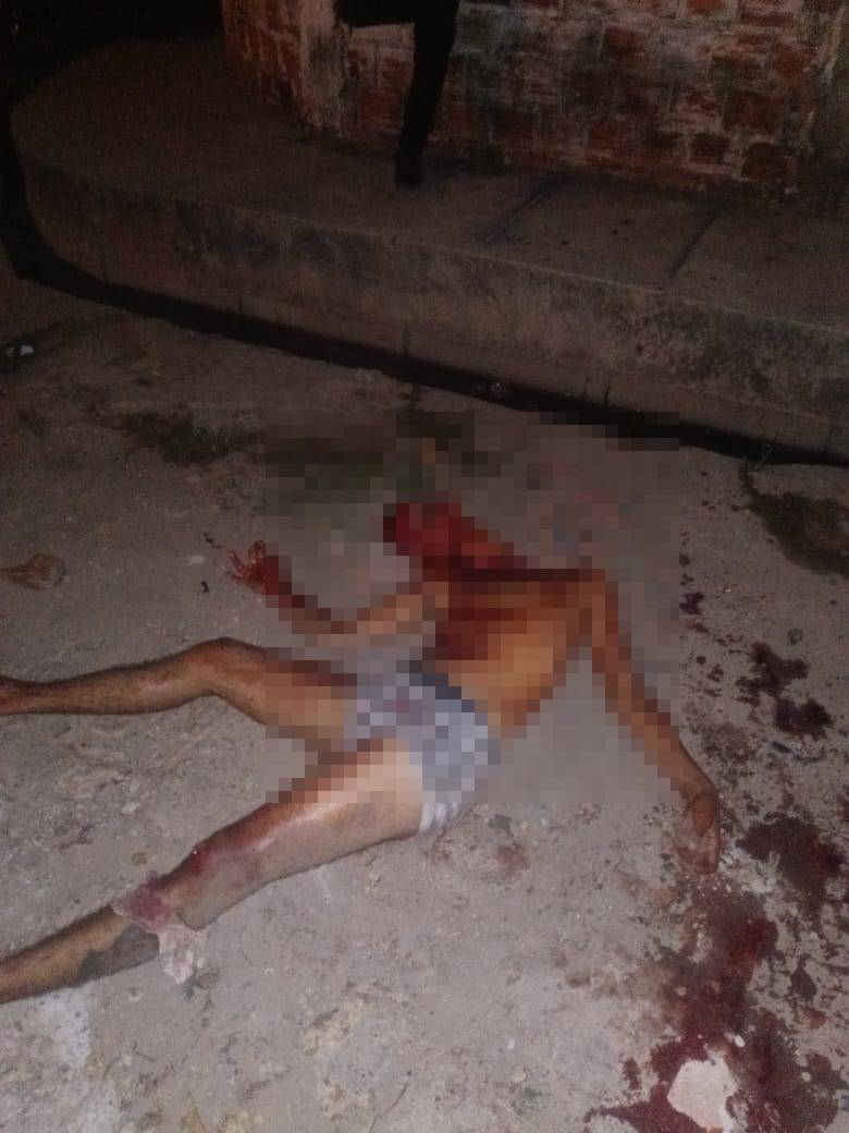 Jovem é assassinado a tiros e tem pescoço degolado na Santa Maria da Codipi (Foto: Reprodução/WhatsApp)