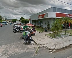 Dupla leva R$ 10 mil de empresário em assalto na porta de banco em Teresina