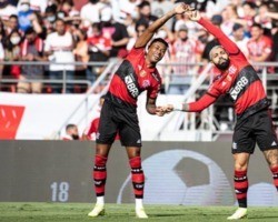 Flamengo goleia o São Paulo e ainda sonha com o título do Brasileirão