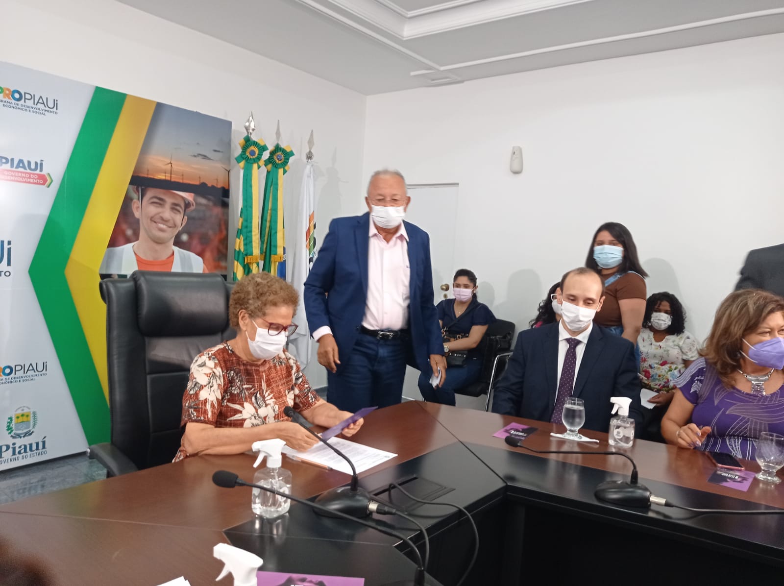 Regina Sousa diz que meta é suspender obrigatoriedade de máscara no Natal - Imagem 1
