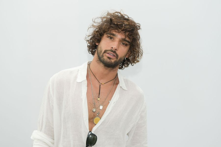 Marlon Teixeira foi mais um dos modelos na passarela ao lado de Lais Ribeiro -Divulgação
