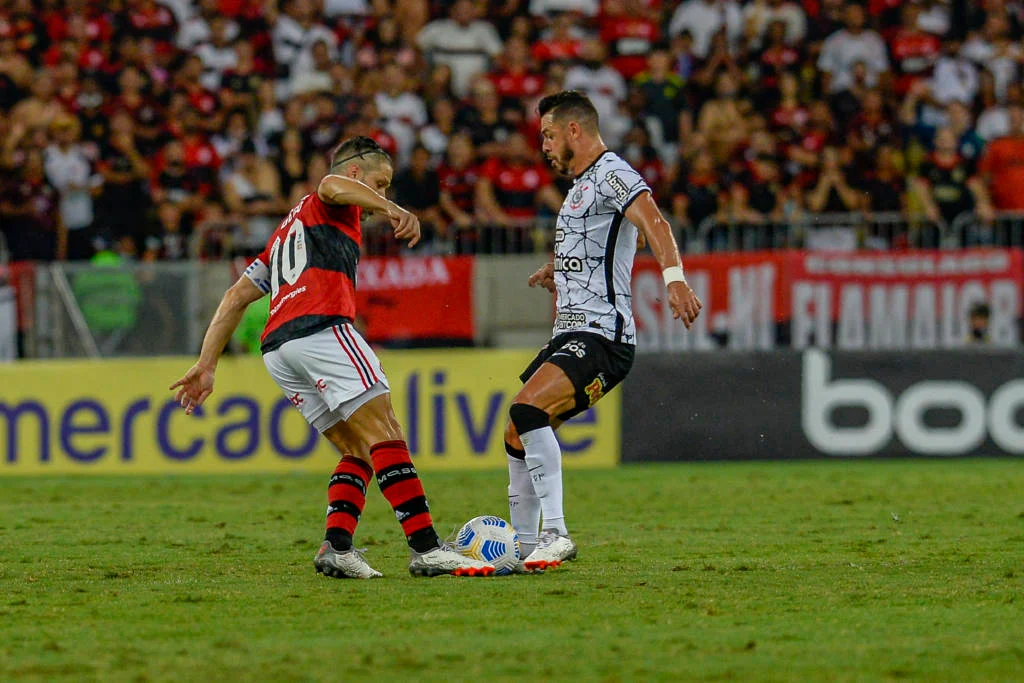 Diego Ribas durante durante partida contra o Corinthians. (Marcelo Cortes - Flamengo)